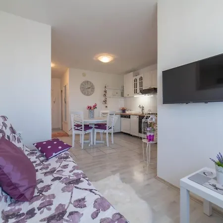 Strawberry Apartment Split