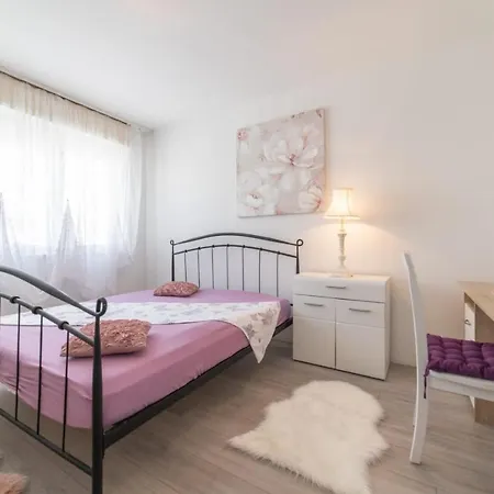 Strawberry Apartment Split